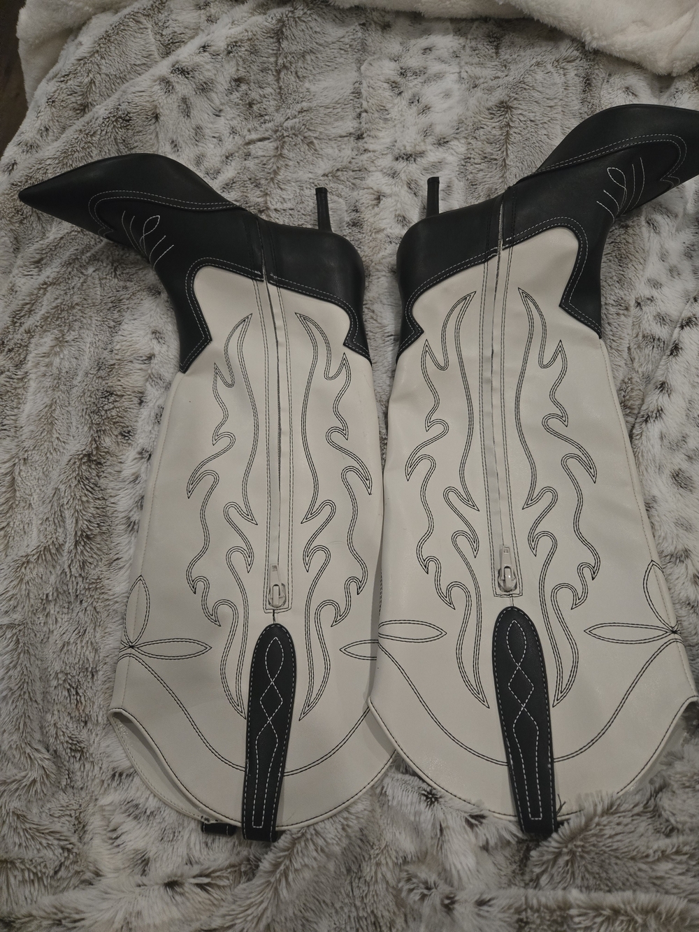 I.N..C  Size 77M Hhayleigh Western Heeled Boots
